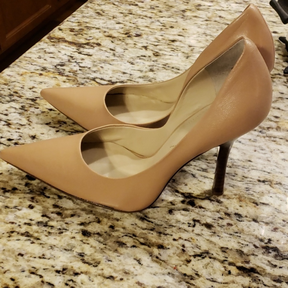 Tan Guess Heels - Picture 2 of 4
